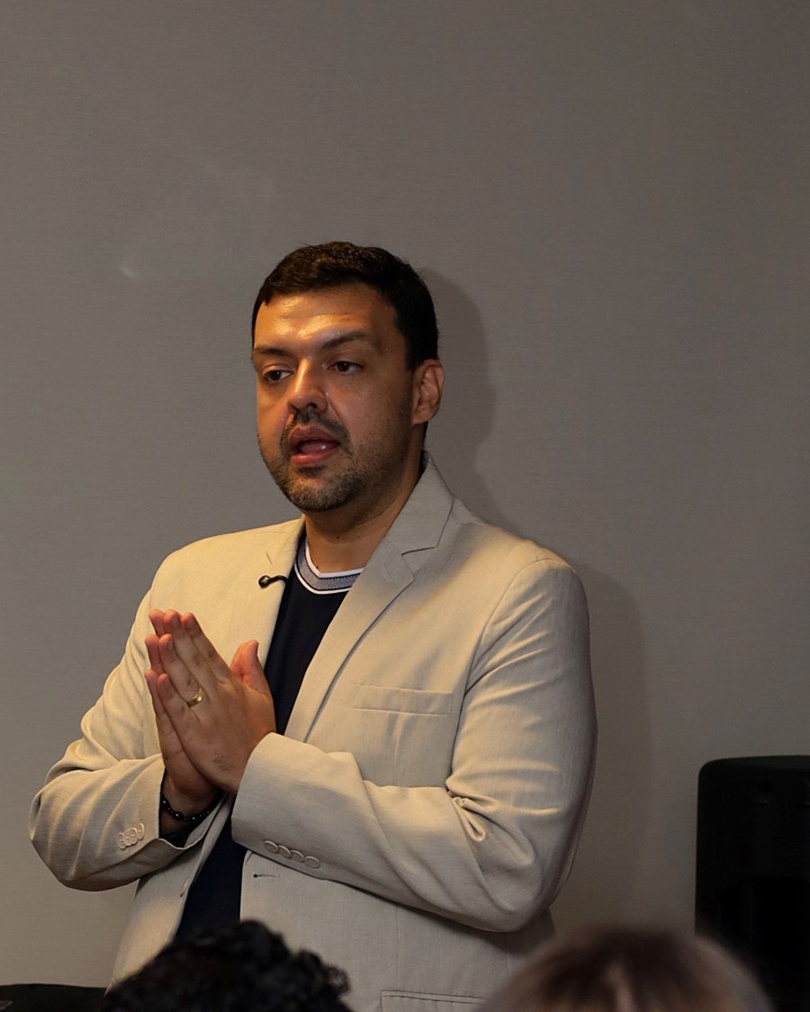 Leonardo Morais apresentando para uma turma da Mentoria Líder 5X